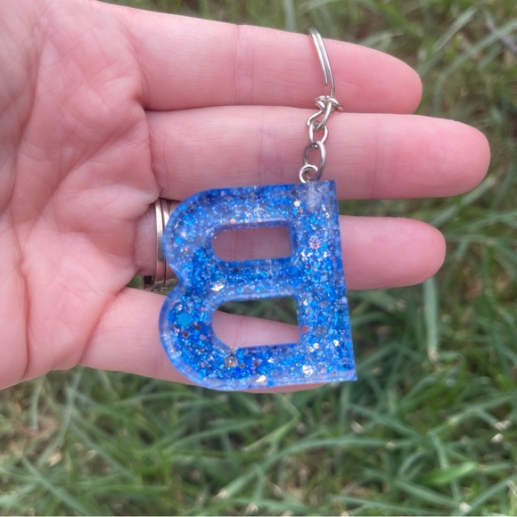 Initial Keychain Handmade With Resin - Picture 5 of 5